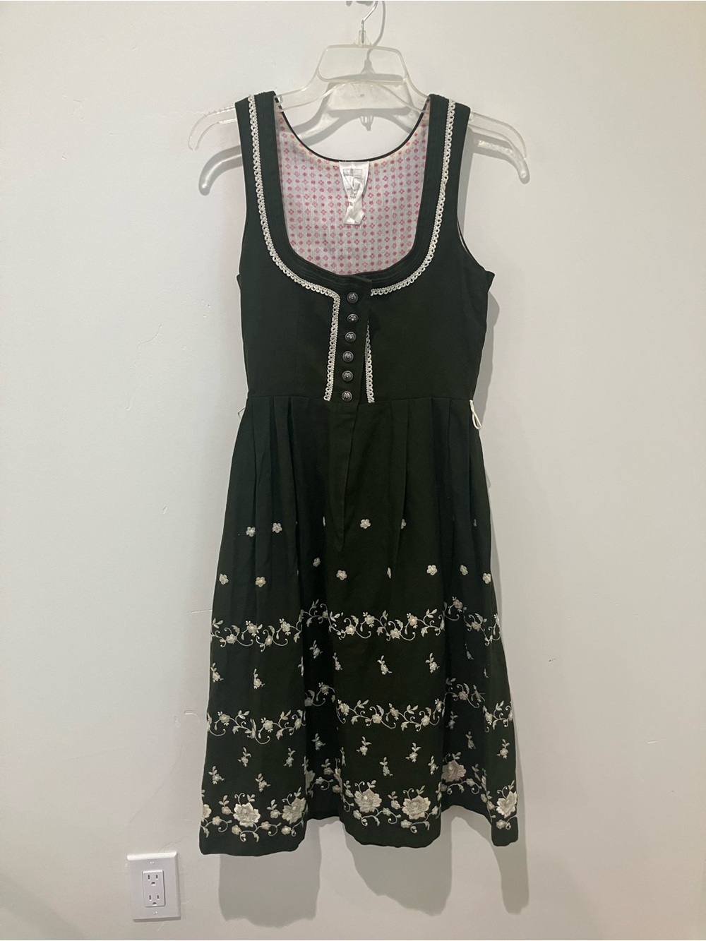 Vintage Women’s Green Cotton Dirndl Dress with Embroidered Flower Design